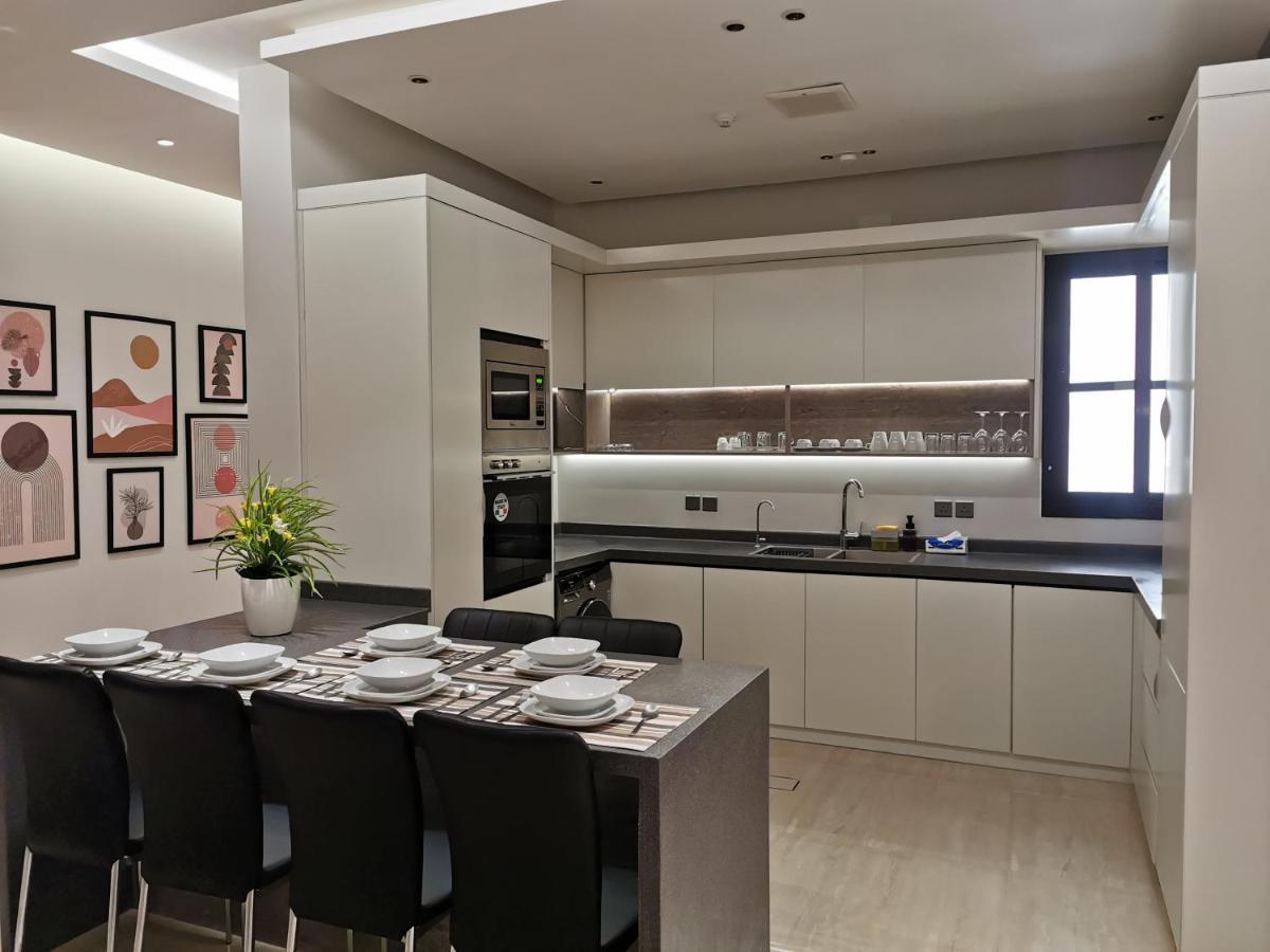 راقية بثلاث غرف نوم ودخول ذاتي Apartment *
