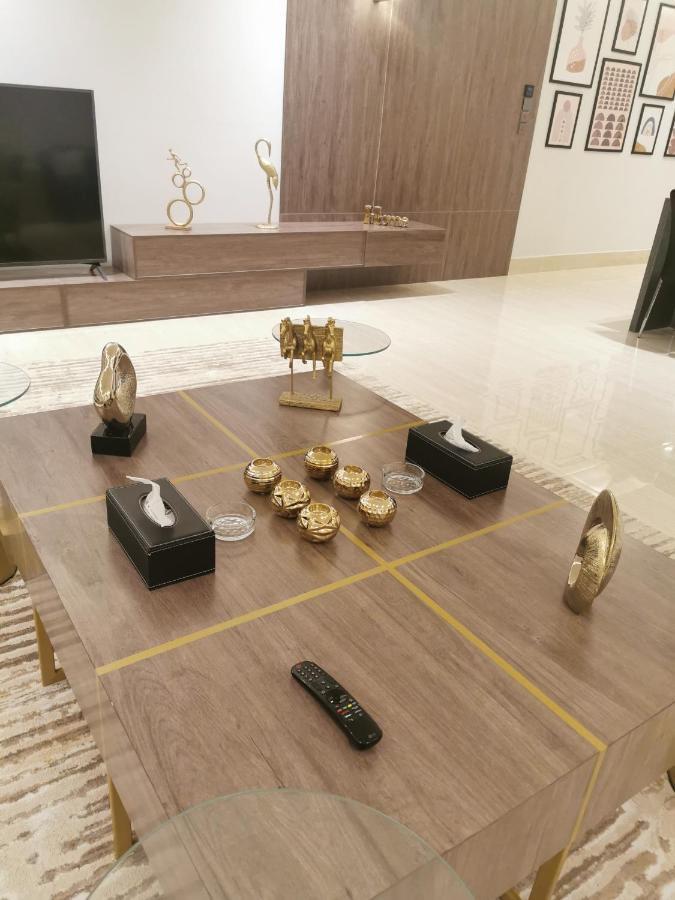 راقية بثلاث غرف نوم ودخول ذاتي *
